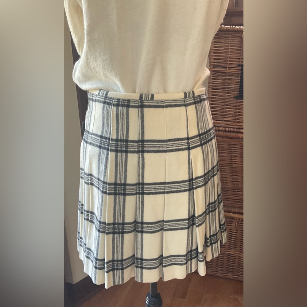 Banana Republic Kilt Wool Blend  Skirt - Picture 3 of 16